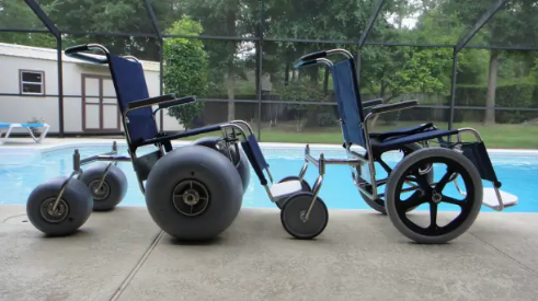Two kinds of submersible wheelchairs